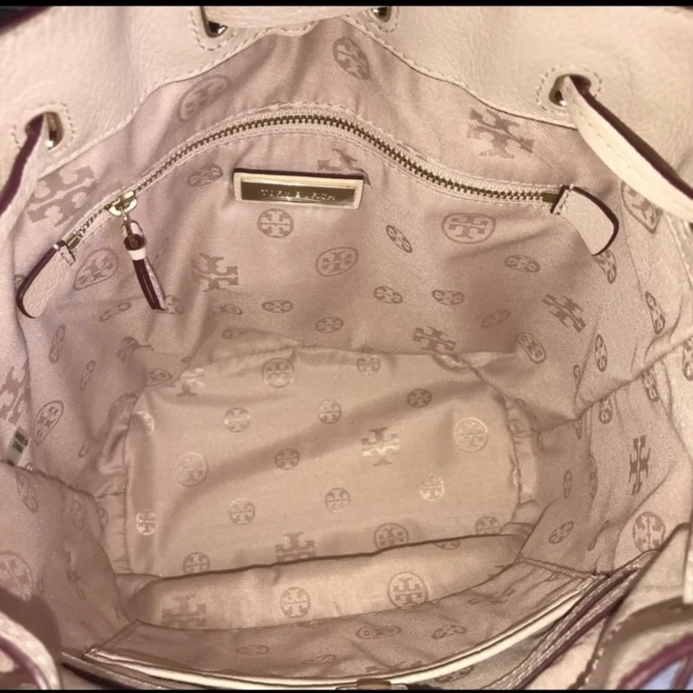 TORY BURCH BRODY BUCKET CROSSBODY LEATHER BUCKET SHOULDER BAG - used once. - Picture 3 of 4